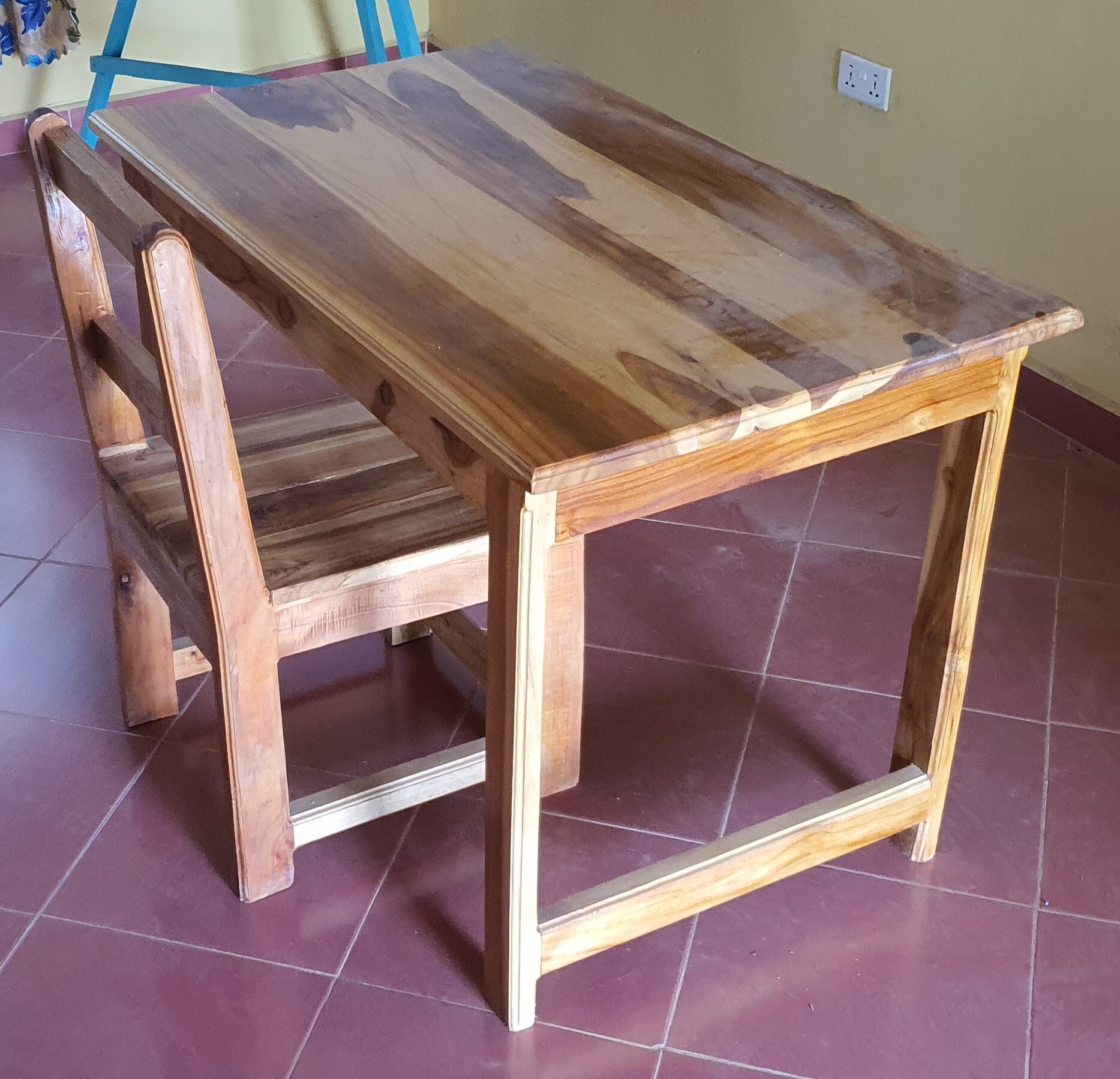 Tafel en stoel leraar 2